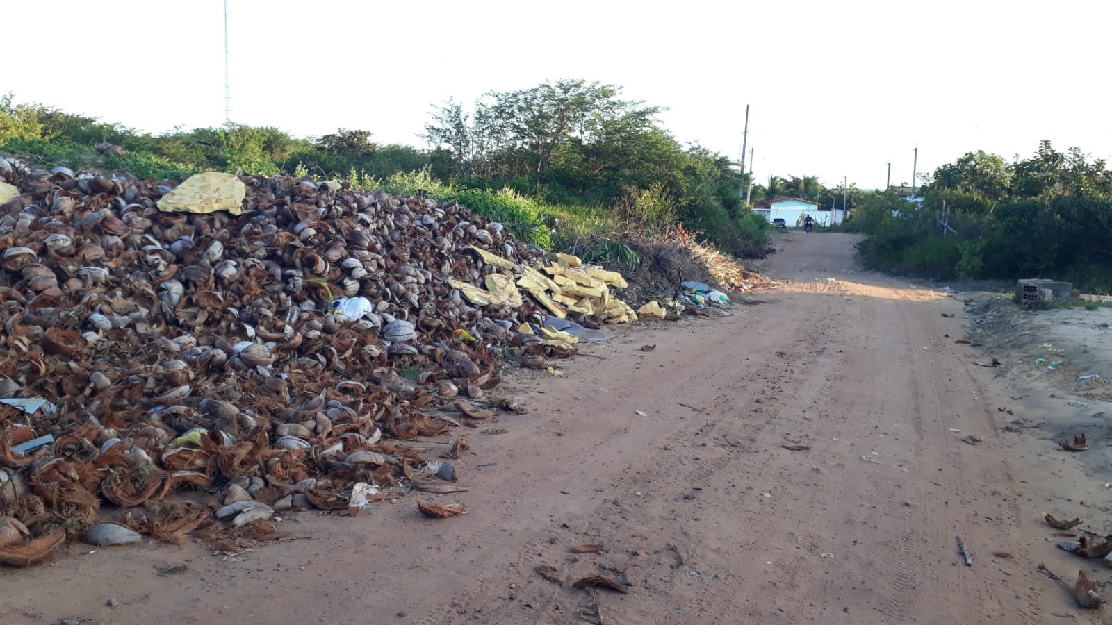 O ABANDONO DA ATUAL GESTÃO MUNICIPAL DE PUREZA COM A RUA  MANOEL MEDEIROS